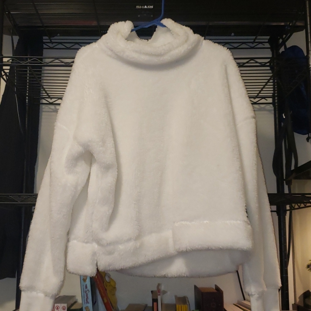 Calvin Klien Fuzzy White sweater W M